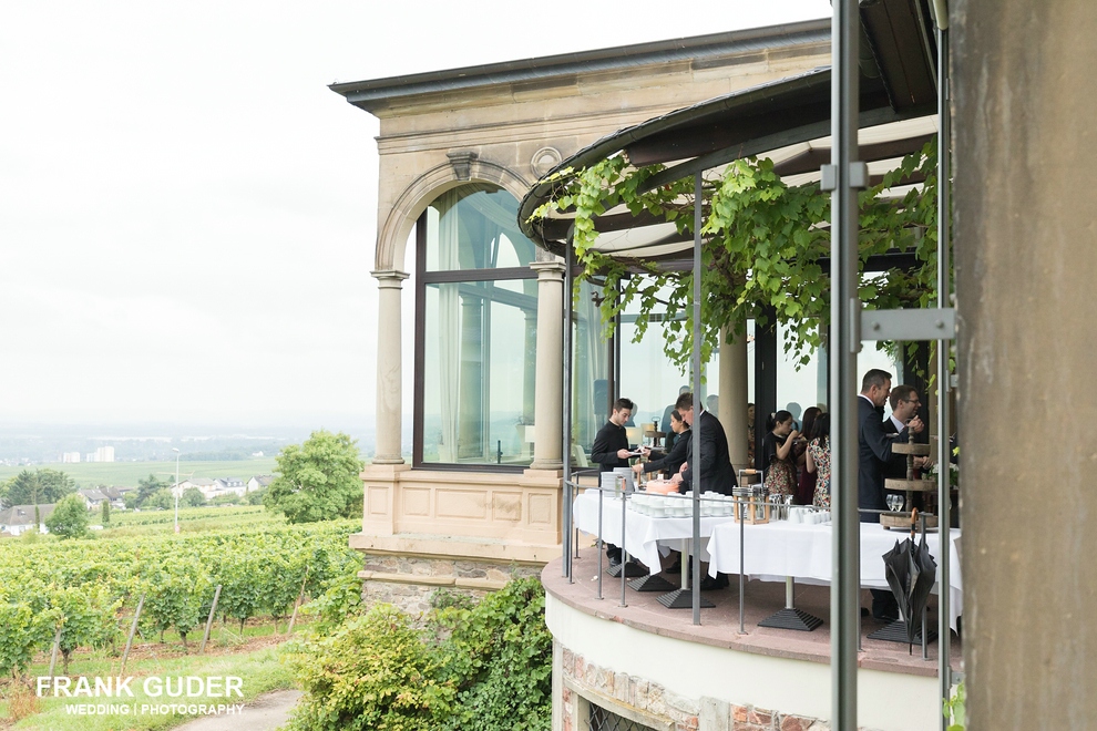 Hochzeitsfotograf Burg Schwarzenstein-Tortenanschnitt